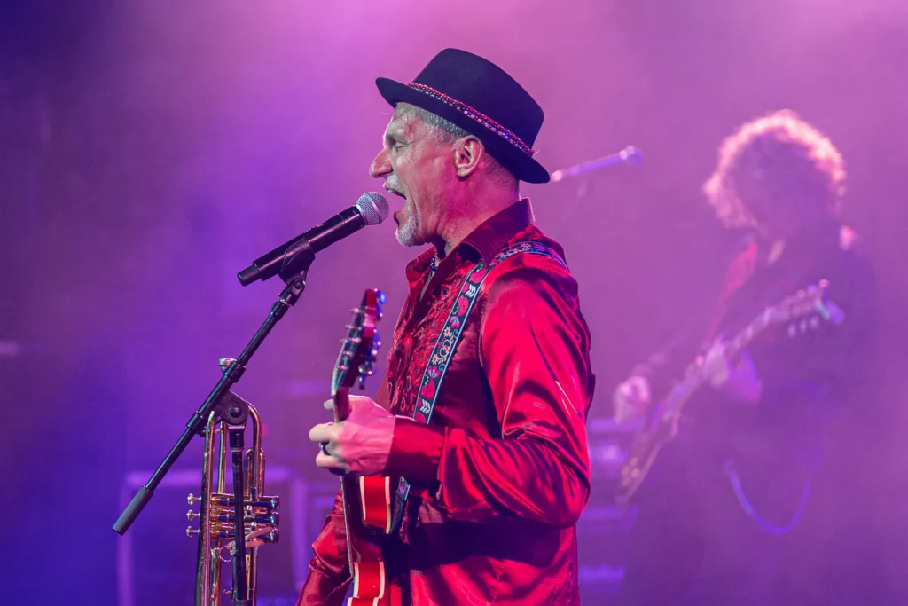 Oleh Skrypka leading Vopli Vidoplyasova live in Sydney